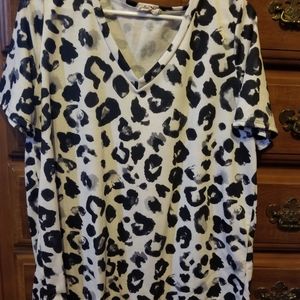 Womens xl cheetah print tee
